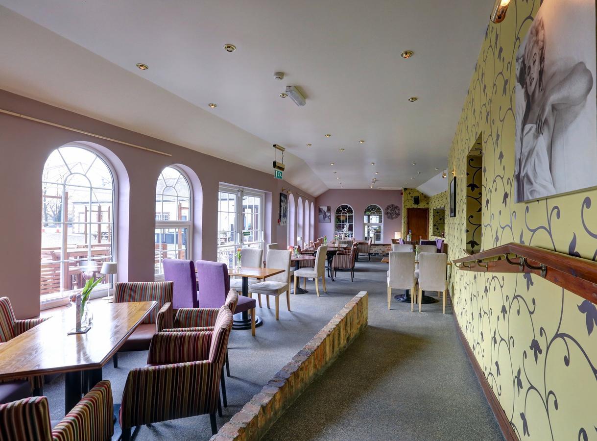 Manor Court Hotel Carnaby Exterior foto